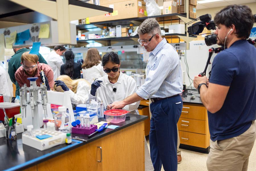 Chemistry professor Bryan Shaw, Ph.D., hosted a cohort of high-school students from the Texas School for the Blind and Visually Impaired. 
