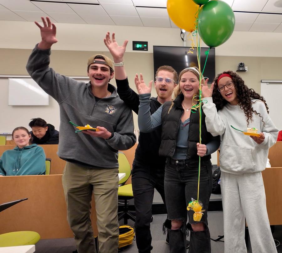 Baylor students enjoy cake on Baylor's 181st birthday